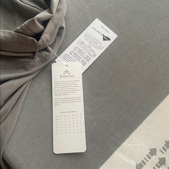 Sunzel Maternity High Waisted Over the Belly Bike Shorts XS (Maternity) - Picture 5 of 5